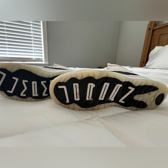 Air Jordan 11 Retro GS ‘Gratitude / Defining Moments’ size 3Y - Picture 2 of 4